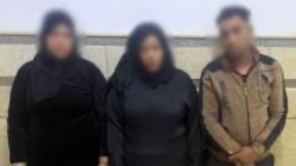 سيدتان وشقيقهما يتشاجران مع عامل بالأسلحة البيضاء بالشرقية