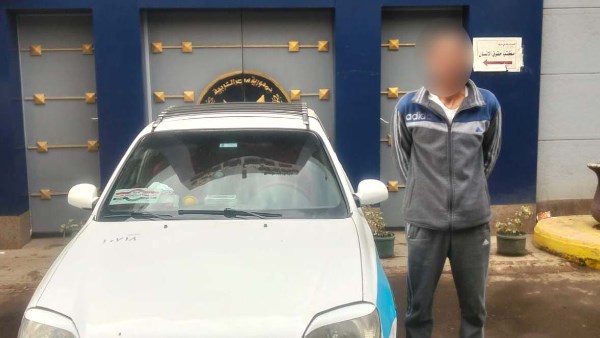 نزلهم فى نص الطريق.. القبض على سائق سيارة تاكسى طالب سيدة وأطفالها بزيادة الأجرة