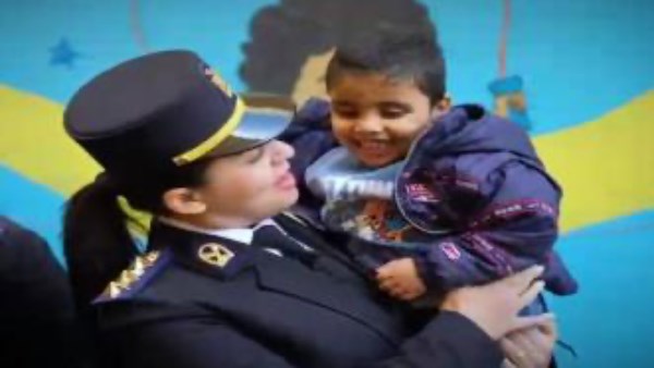 إحتفال الشرطة مع الأطفال