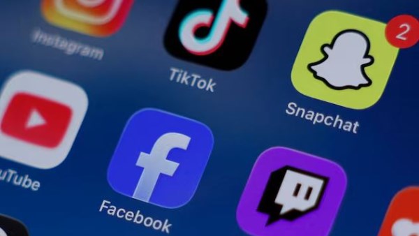 وسائل التواصل الاجتماعي