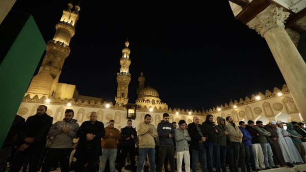 صلاة العشاء والتراويح بالجامع الأزهر