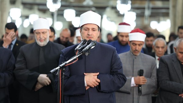 صلاتي العشاء والتراويح في الجامع الأزهر