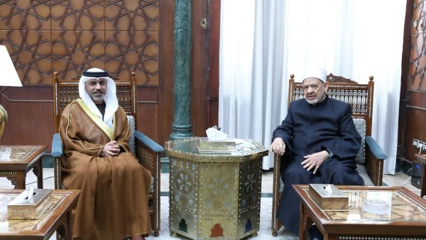شيخ الأزهر يستقبل السفير الإماراتي لدى القاهرة