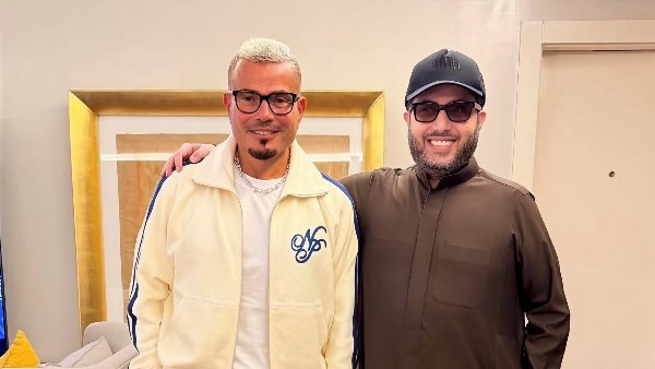 عمرو دياب يلتقي تركي آل الشيخ ويشارك الجمهور صورة عبر حسابه الرسمي