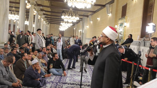 درس التراويح بمسجد الإمام الحسين 