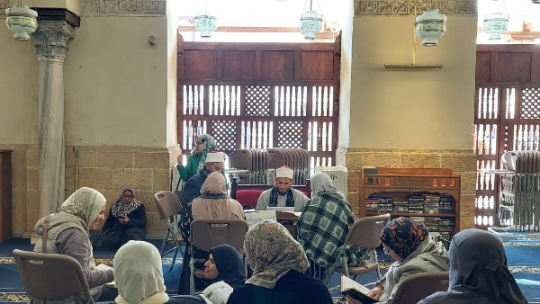 ٢٣٠٠ دارس يؤدون الاختبارات التتابعية "رواق القرآن الكريم للكبار" بالجامع الأزهر