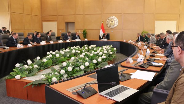 اجتماع وزير الكهرباء باللجنة