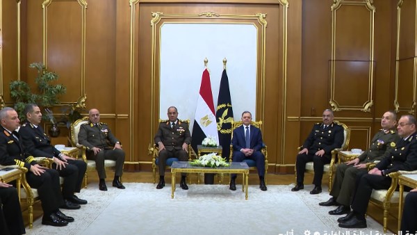 وزير الداخلية والقائد العام للقوات المسلحة