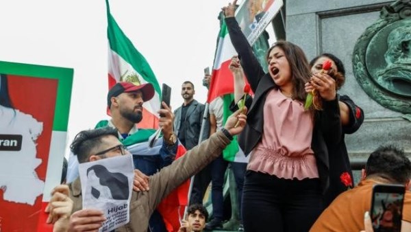 الشعب الإيراني