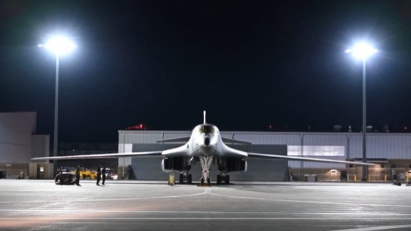 قاذفات B‑2 قبل تنفيذ ضربات داخل إيران