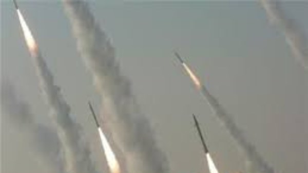 صواريخ حزب الله تستهدف تل ابيب