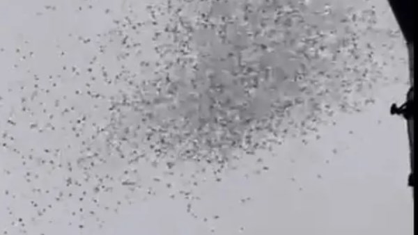 منشورات إسرائيلية فوق بيروت تدعو لمواجهة “حزب الله”