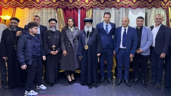 الأنبا أباكير يقيم مائدة إفطار رمضانية