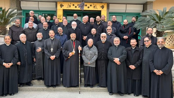 الأنبا إبراهيم إسحق وكهنة الإيبارشيّة البطريركية 
