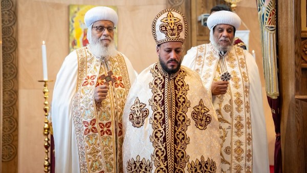 رسامة كاهن جديد 