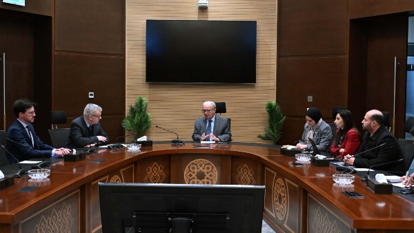 الدكتور حسين عيسى