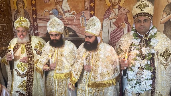 رسامة كهنة جدد 