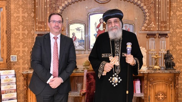 البابا تواضروس والسفير البريطاني 