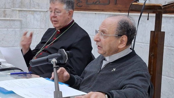 مطران الكنيسة اللاتينية يبحث تفعيل المسيرة السينودسية