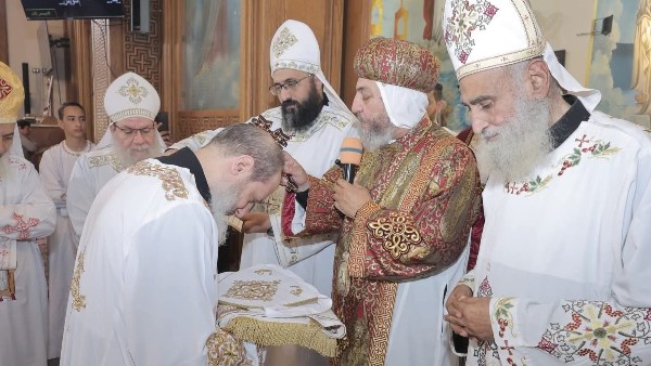 رسامة قمص جديد 