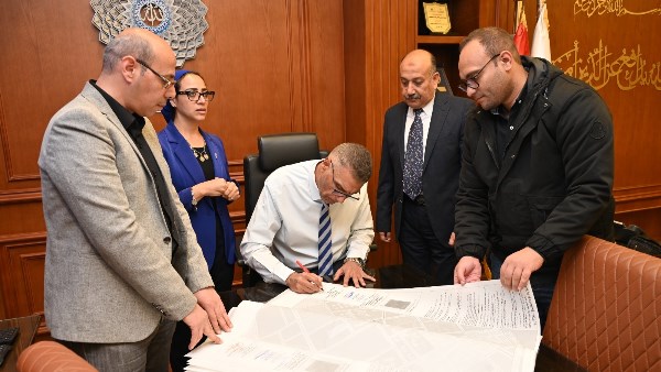 محافظ جنوب سيناء خلال اعتماد المخطط 