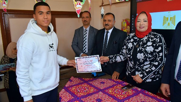 مدير تعليم جنوب سيناء تشهد التكريم 