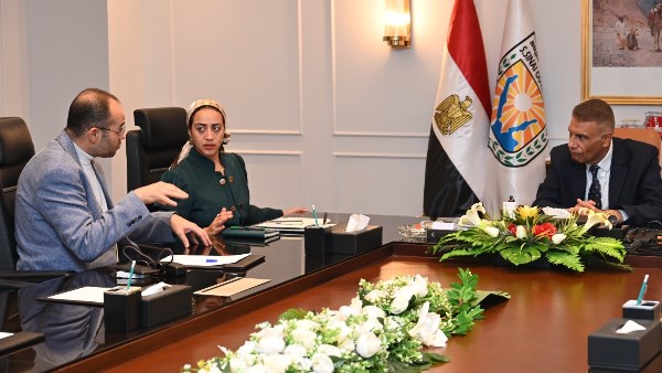 محافظ جنوب سيناء خلال الاجتماع 