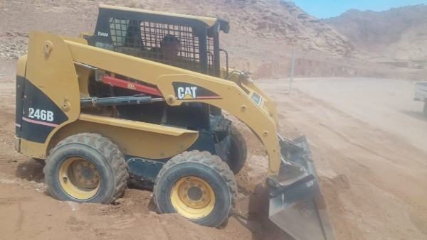 أعمال رفع مخلفات السيول بسانت كاترين 