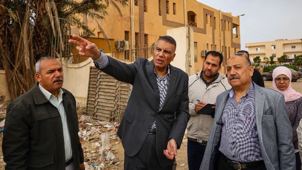 المحافظ خلال جولة تفقده 