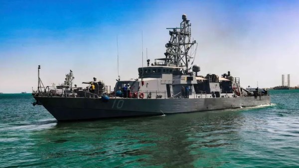 سفينة حربية