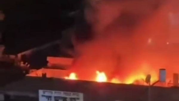 حريق بسبب غارات إيرانية على الاحتلال 