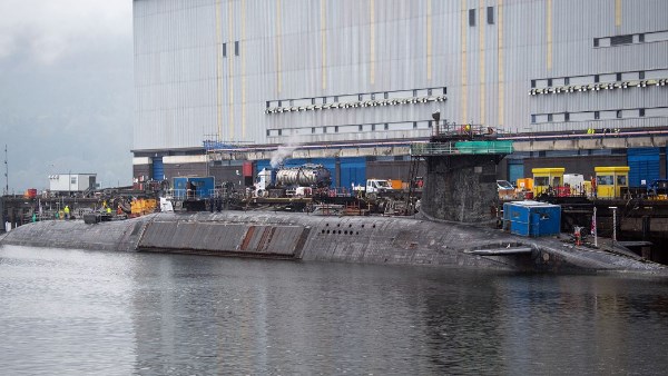 غواصة ترسو في بريطانيا