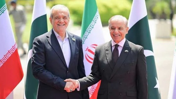 أبرز مطالب الرئيس الإيراني من رئيس وزراء باكستان لوقف الحرب أبرز مطالب الرئيس الإيراني من رئيس وزراء باكستان لوقف الحرب