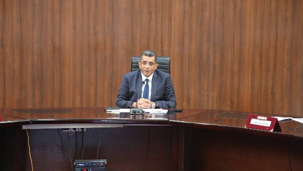 محافظ البحر الأحمر يتابع ملفي التصالح وتقنين وضع اليد ويشدد على سرعة إنهاء الإجراءات