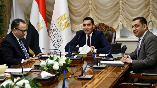 وزير الشباب والرياضة