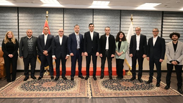 وزارة الشباب والرياضة وشركة استادات 