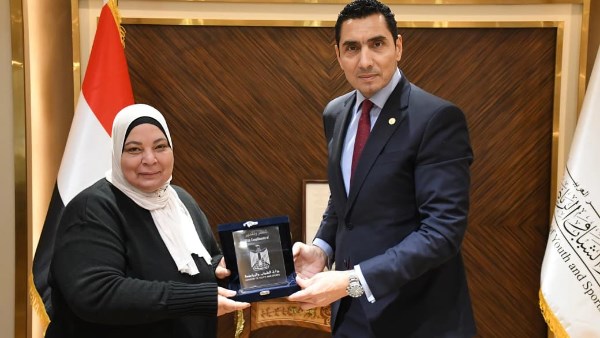 وزير الشباب والرياضة