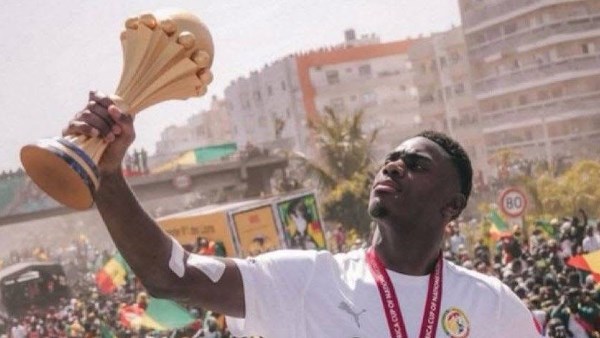 لاعب منتخب السنغال