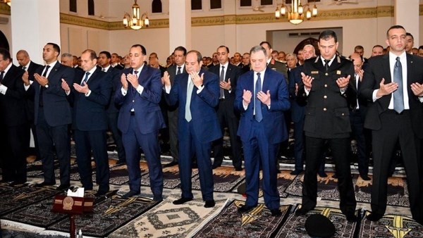 الرئيس السيسي يؤدي صلاتي العشاء والتراويح مع طلبة كلية الشرطة