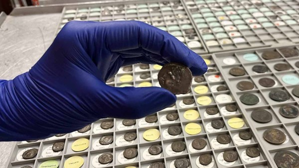 القطع الأثرية