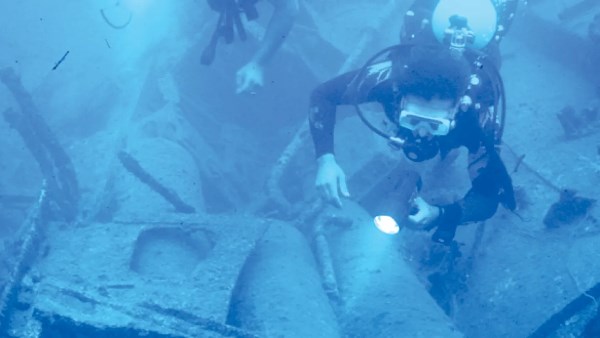 سفينة غارقة