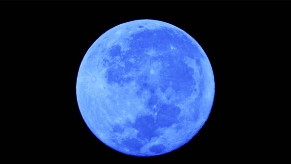 القمر الأزرق 