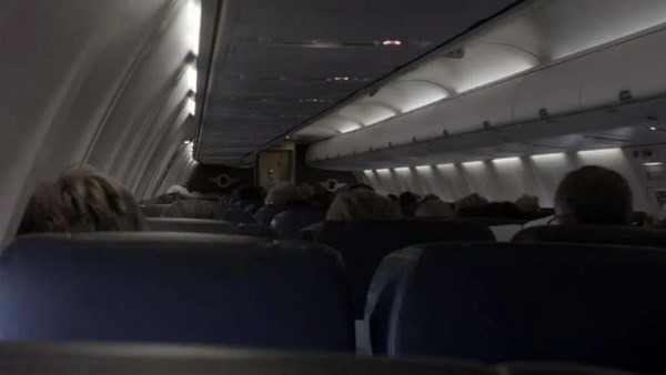 خفوت الضوء فى الطائرة 