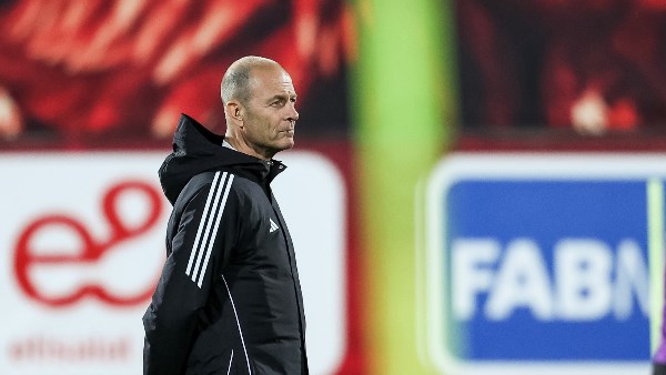 تحذير شديد للاعبي الأهلي من مدير الكرة بسبب الاعتراض على تبديلات الجهاز الفنى