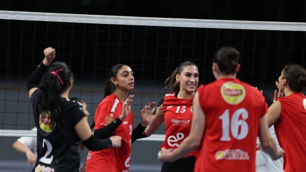 لاعبات طائرة الأهلي 