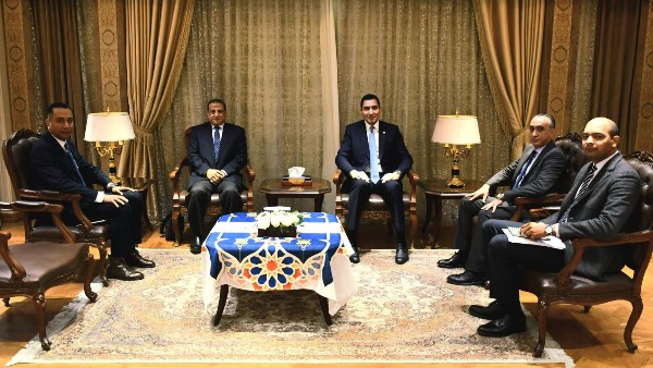 وزير الرياضة ورئيس الملاكمة 