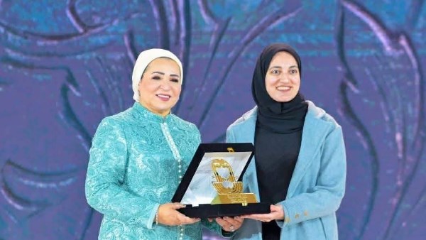 تكريم بطلة التجديف