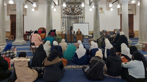 وقفات مع سورة ق في رمضانيات نسائية بالجامع الأزهر .. تأكيد على منهج القرآن في إصلاح النفس وترسيخ العقيدة