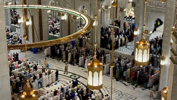 صلاة العشاء والتراويح من الحرم المكي 