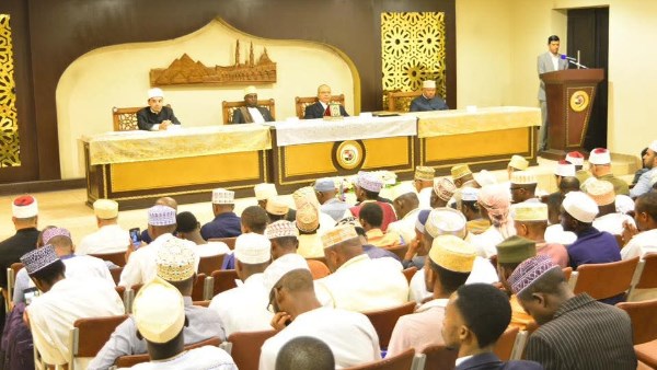 موفدو الأوقاف يشاركون في احتفال المركز الإسلامي المصري بدار السلام – تنزانيا بالطلاب المتفوقين